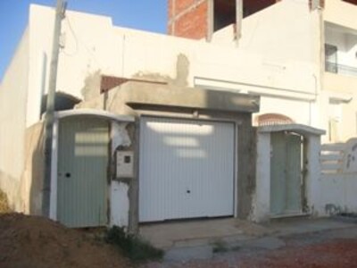 villa neuve dans un très bon emplacement