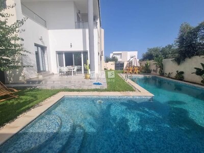 Villa CELOSIA Réf:  AVEC 4 SUITES