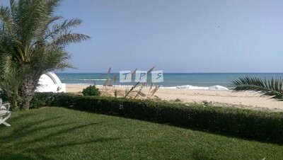 SOMPTUEUSE VILLA PIEDS DANS L'EAU