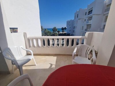 BEL APPARTEMENT AVEC VUE DIRECTE SUR LA MER