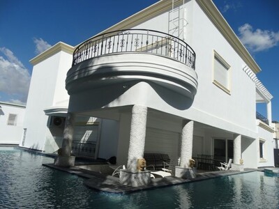 Villa isabelleréf:  :