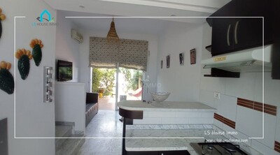 un duplex dans une résidence avec piscine