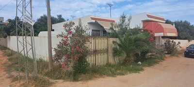AV belle maisonnette avec garage et local commercial 200 m²