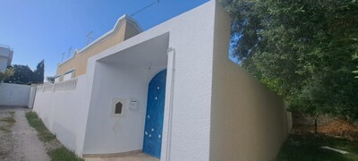 AV belle villa avec un garage pour deux voiturs