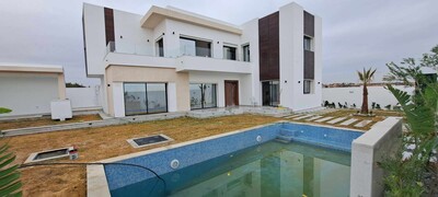 AV villa avec piscine et grand jardin à sidi hammed 500 m²