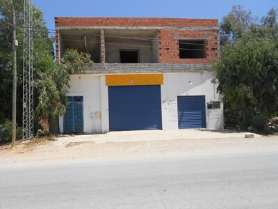 AV local commercial villa inachevée