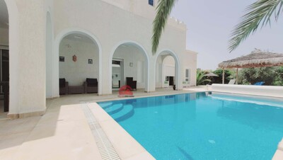 VILLA AVEC PISCINE À DJERBA AGHIR ZU  RÉF