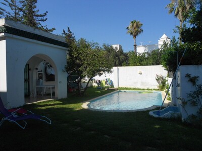 AL à Hammamet nord une villa avec piscine