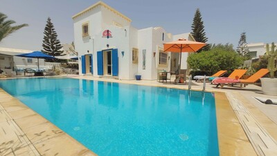 BELLE VILLA AVEC PISCINE EN ZONE TOURISTIQUE DJERBA