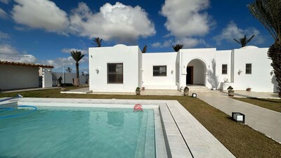 BELLE MAISON TITRÉE AVEC PISCINE SUR MEZRAYA DJERBA ZA