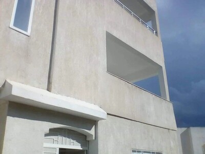 A vendre etage de villa à cité ennasr