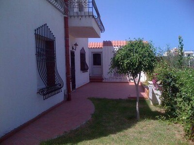 magnifique rez de chaussé non meublé a loué pour toute l'année