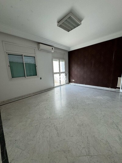 A VENDRE : Un appartement S+3 situé à La Soukra