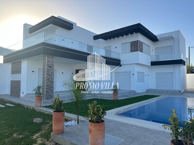 une belle demeure avec une belle architecture moderne