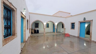 HOUCH DJERBIEN EN ZONE URBAINE À HOUMT SOUK