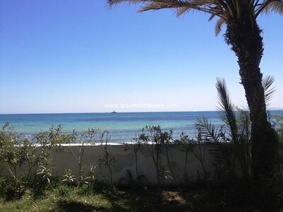 Villa PIED DANS L'EAU  Zone Corniche