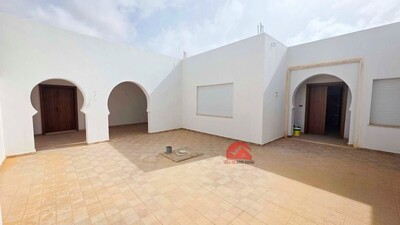 VILLA DE PLAINPIED À VENDRE À HOUMT SOUK DJERBA ZU