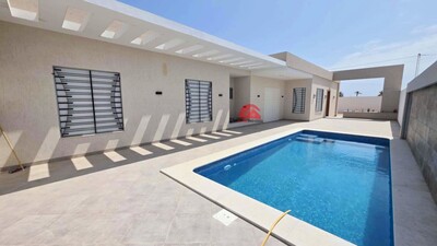 VILLA DE PLAINPIED AVEC PISCINE À HOUMT SOUK DJERBA ZA