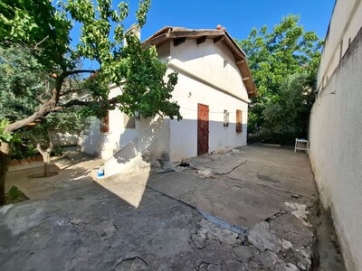 À vendre à Ben Arous : Maison ancienne avec jardin sur terrain de