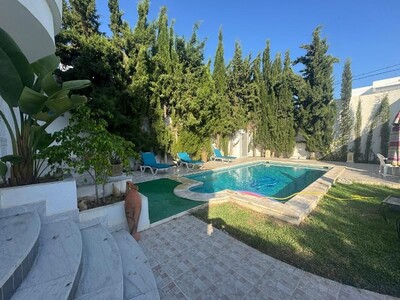 Villa LA ROSE BLEUERéf: villa a louer été