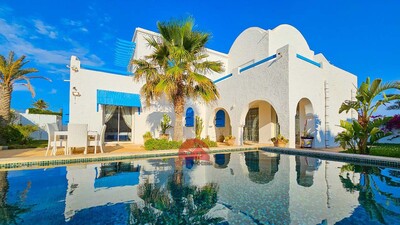 VILLA AVEC PISCINE À HOUMT SOUK DJERBA  RÉF