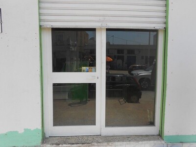 AV une immeuble commercial