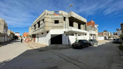 Villa d’angle à Fouchana 340m² bâtis sur 170m² terrain – Idéal ha