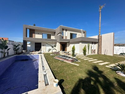 une charmante villa 700M² DE TERRAIN