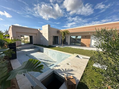 villa avec Superficie couvert 220m²