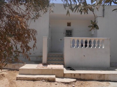 AV une vaste maison dans les alentours de hammamet
