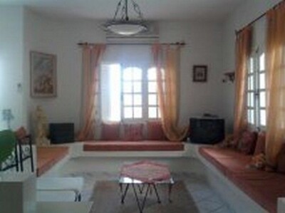 Villa de style américain en face de théâtre de Hammamet