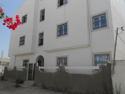 AL jolie appartement non meublé au plein centre ville hammamet