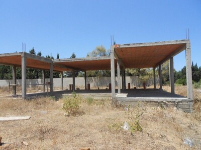 AV une maison inachev�e pas loin de hammamet