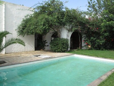 AL Villa dans un coin tranquille zone Craxi avec piscine