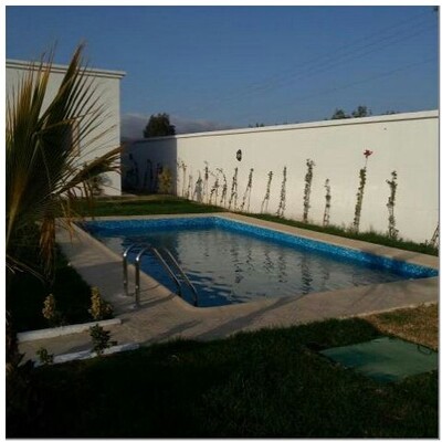 villa avec piscine plus dépôt et magasin