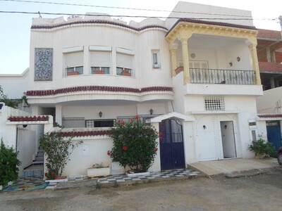 AV 2maisons un studio garage à hammamet