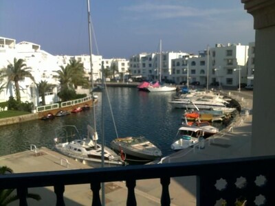 Apartment Canal