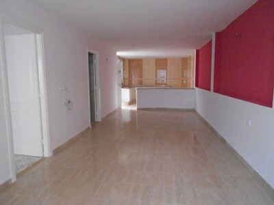 AV petit immeuble à deux pas de la mer à Beni Khiar