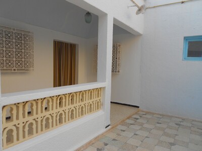 Av spacieuse maison style arabe à hammamet