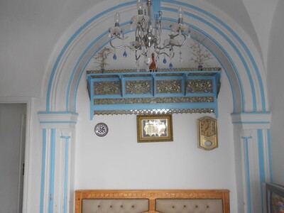 av une trés belle grande maison arabe