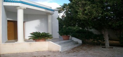 Coquette villa with large garden