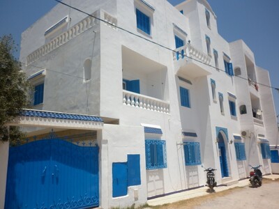 Immeuble R+2 en face Hôtel Aziza Hammamet