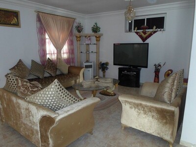 AV une belle villa +2appartements à hammamet