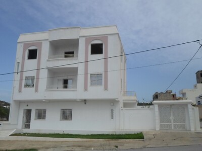 av immeublé composée de 3 appartements à hammamet nord