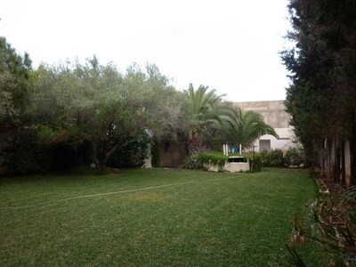 Av terrain plus studio en face hammamet sud