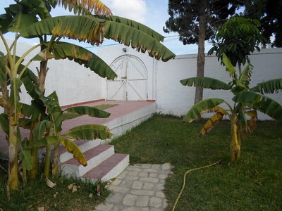 AV BELLE VILLA avec piscine et un abri voiture
