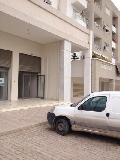 local commercial a les jardins del manzah