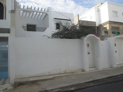un affaire villa plus studio à Manaret Hammamet