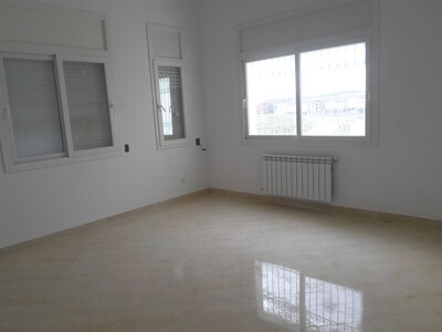 al jolie appartement neuf et non meublé à hammamet nord