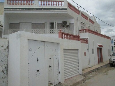 a la gare de Hammamet 2 maisons avec garage